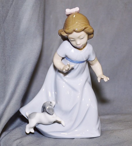 Figurine porcelaine fille - en,