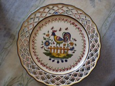 -ASSIETTE AU COQEN FAÏENCE DE DESVRES décor " VIEUX ROUEN "