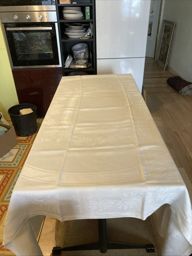 Nappe ancienne damassée