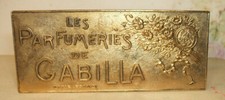 Présentoir publicitaire en laiton doré de la PARFUMERIE GABILLA 9,8x4cm