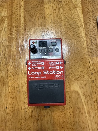 Boss loop station - station, guitar