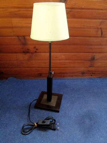 Lampe table moderniste - table,