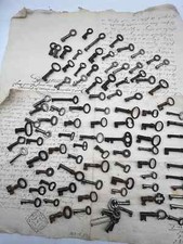 lot of 100 keys antique furniture box box N 10