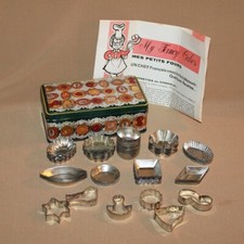 Box of 50 Antique Small Small Baking Molds for Small Ovens + Cookie Holder