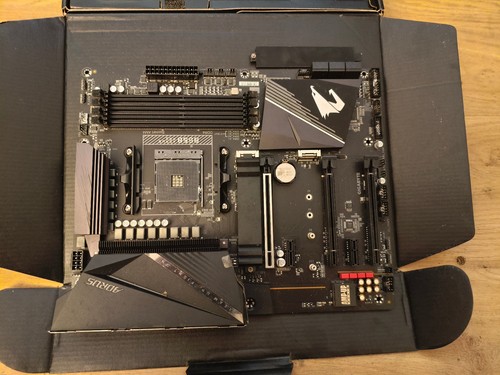 Carte mère gigabyte aorus - carte,