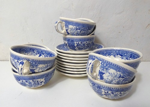 Tasses café et soucoupes - tasses,