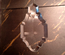 PLAQUE PENDANTE EN CRISTAL