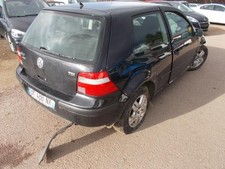 Attache ceinture avant gauche VOLKSWAGEN GOLF 4