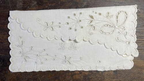 Broderie ancienne - ,