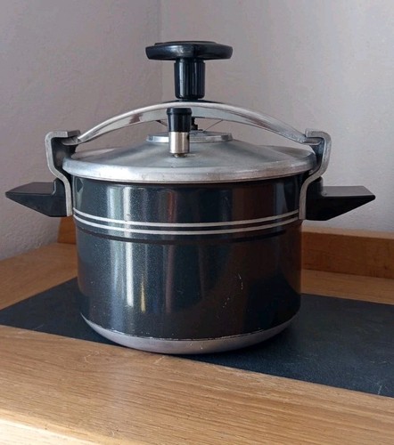 Cocotte minute noir 6 - minute,