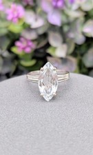 Bague or blanc sertie d'une aigue marine forme navette Or 750 Millième (18 CT) 