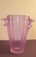 VERLYS, très joli vase en verre moulé pressé, modèle "Palmettes"