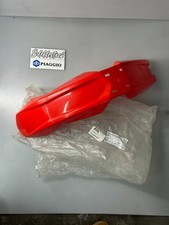 1 garde boue avant rouge