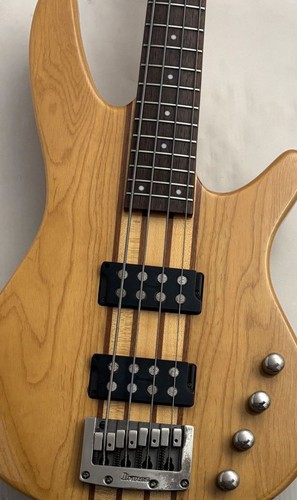 Guitare basse électrique