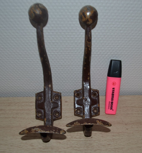 Paire anciens porte manteau - d'anciens,