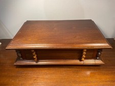 Très Beau Médailler en Bois