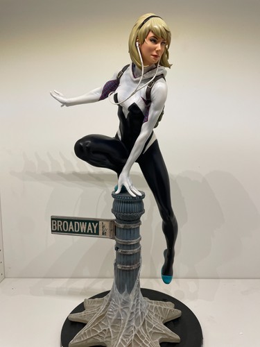 Spider gwen sideshow original - sideshow,