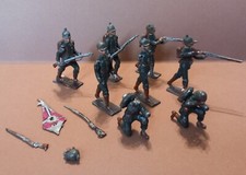 8 former Lucotte lead soldiers - 8 German pointed helmet 1914 - WW1