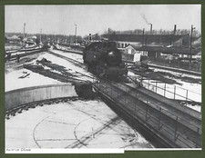 1980 -- GARE DE NOISY LE GRAND . LOCOMOTIVE ARRIVING TURNTABLE. 3Z279