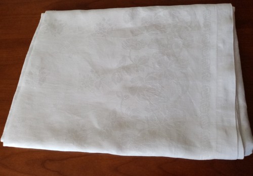 Ancienne nappe damassée