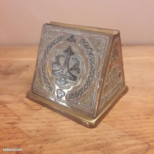 Ancien distributeur - , de