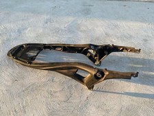 UN BERCEAU BOUCLE ARRIERE DE