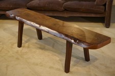 Banc brutaliste en orme par