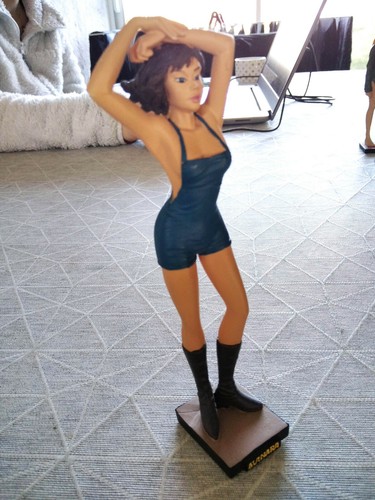 Figurine résine manara - résine,