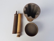 Ancien moule en fer blanc