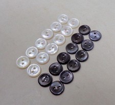 Lot de 24 Boutons anciens en