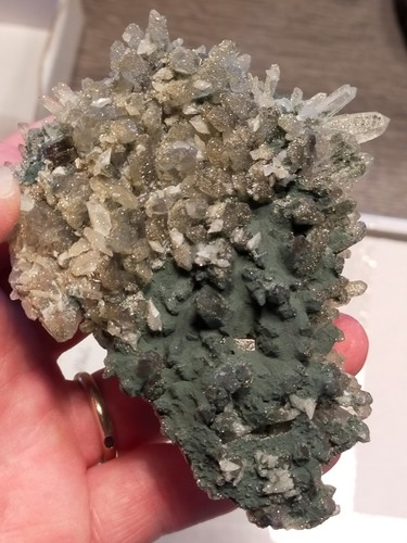 Joli quartz avec chlorite - avec,