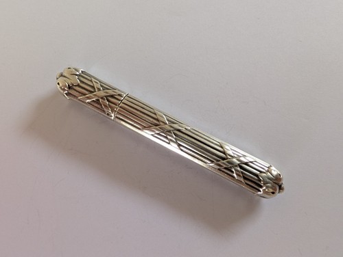 Ancien étui porte - porte, aiguille