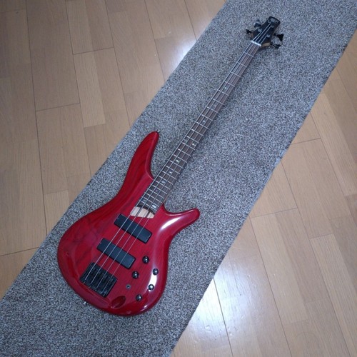Guitare basse électrique