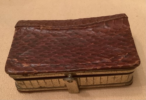 Bel ancien petit - , porte