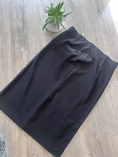 Jolie jupe noire en taille 46 neuve sans étiquette