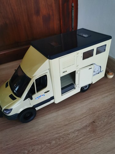 Camion jouet bétaillier
