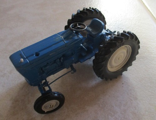 Ford farm tractor model toy - farm,