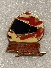 Très Beau Pin’s Casque De