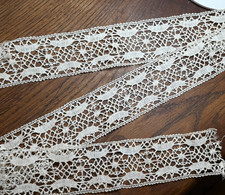 DENTELLE ANCIENNE aux fuseaux - entre-deux fait main - 1.30 mètre