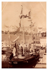 Bateau, voilier Vintage albumen print. Tirage albuminé  11x16  Circa 189