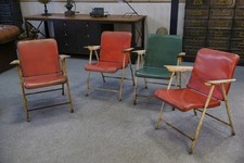 Chaises pliantes par Russel