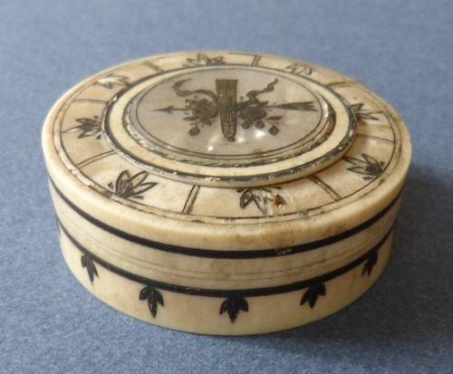 Boite ronde 18e siècle - , avec