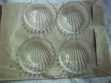 LOT DE 4 MOULES  EN VERRE
