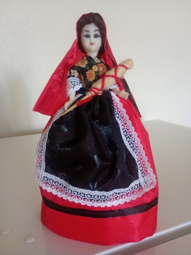 Poupée folklorique régionale