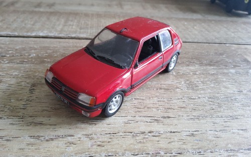 Peugeot 205 gti solido norev