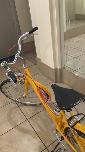 Vélo vintage veuve clicquot - veuve,