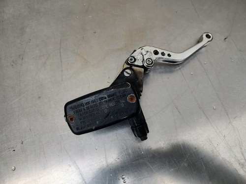 Front brake master cylinder
