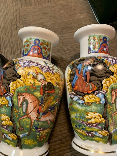 Deux anciens vases style