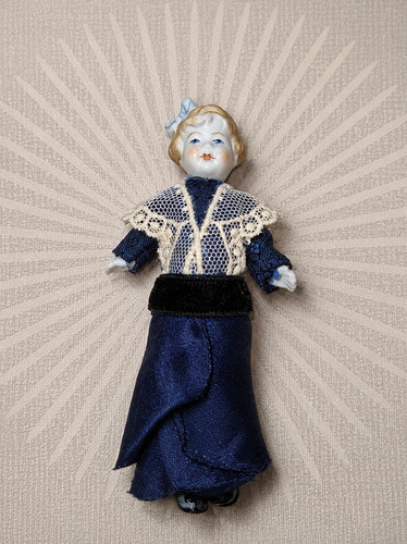 Superbe poupée mignonnette - poupée,