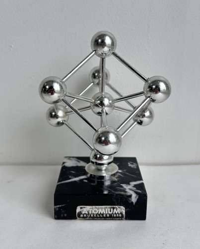 Ancienne sculpture atonium - ancienne,